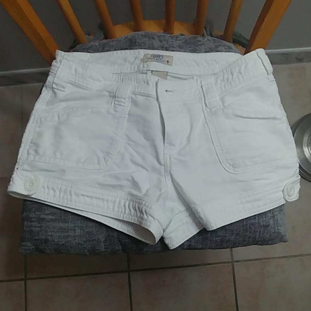 SO white jean shorts